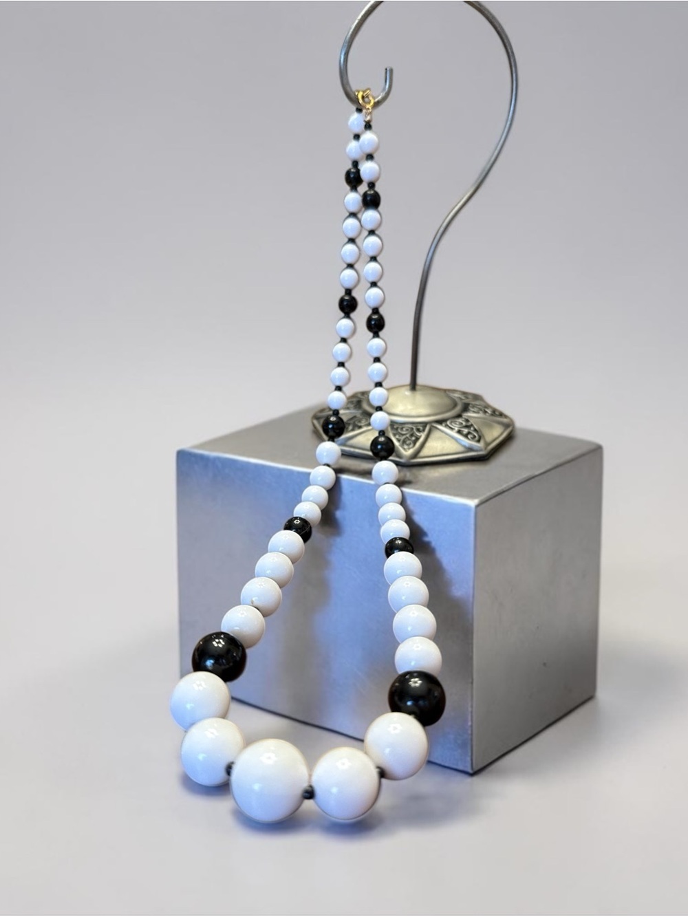 Vintage 1960s Mod Chunky Black & White Graduated Beaded Necklace